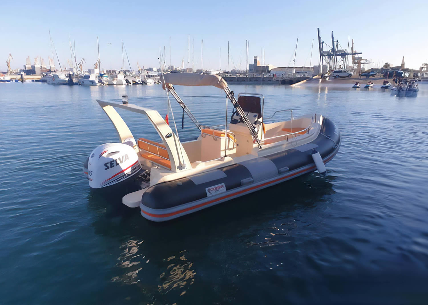 Semirrigida, inflatable boat